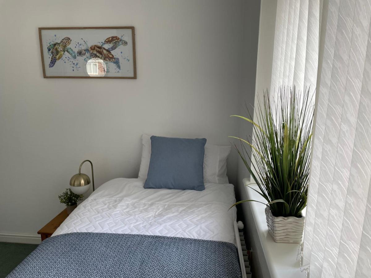 Comfortable And Spacious Superb Holiday Home In Llanelli, Dog Friendly Exteriör bild