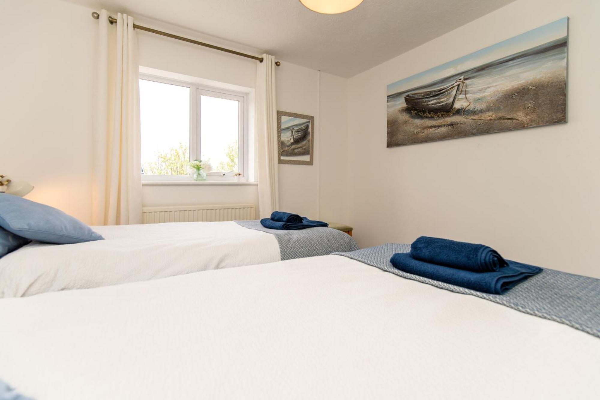Comfortable And Spacious Superb Holiday Home In Llanelli, Dog Friendly Exteriör bild