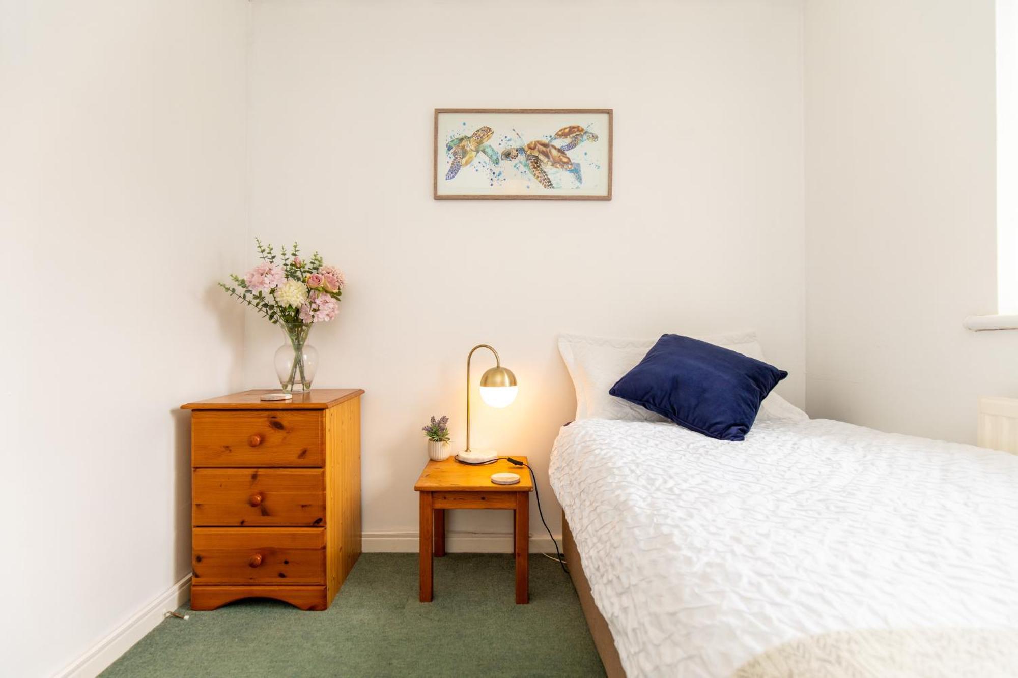 Comfortable And Spacious Superb Holiday Home In Llanelli, Dog Friendly Exteriör bild