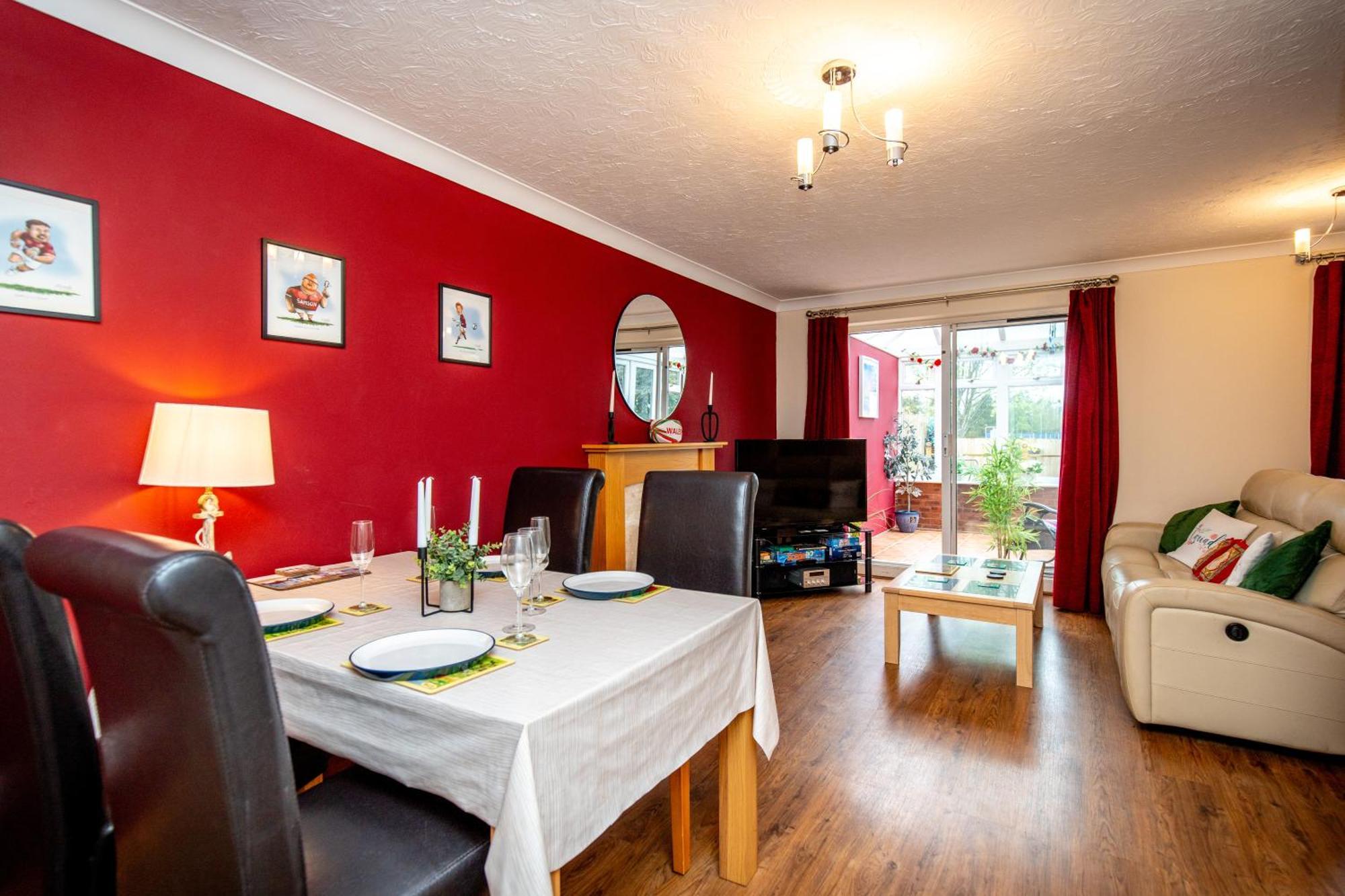 Comfortable And Spacious Superb Holiday Home In Llanelli, Dog Friendly Exteriör bild