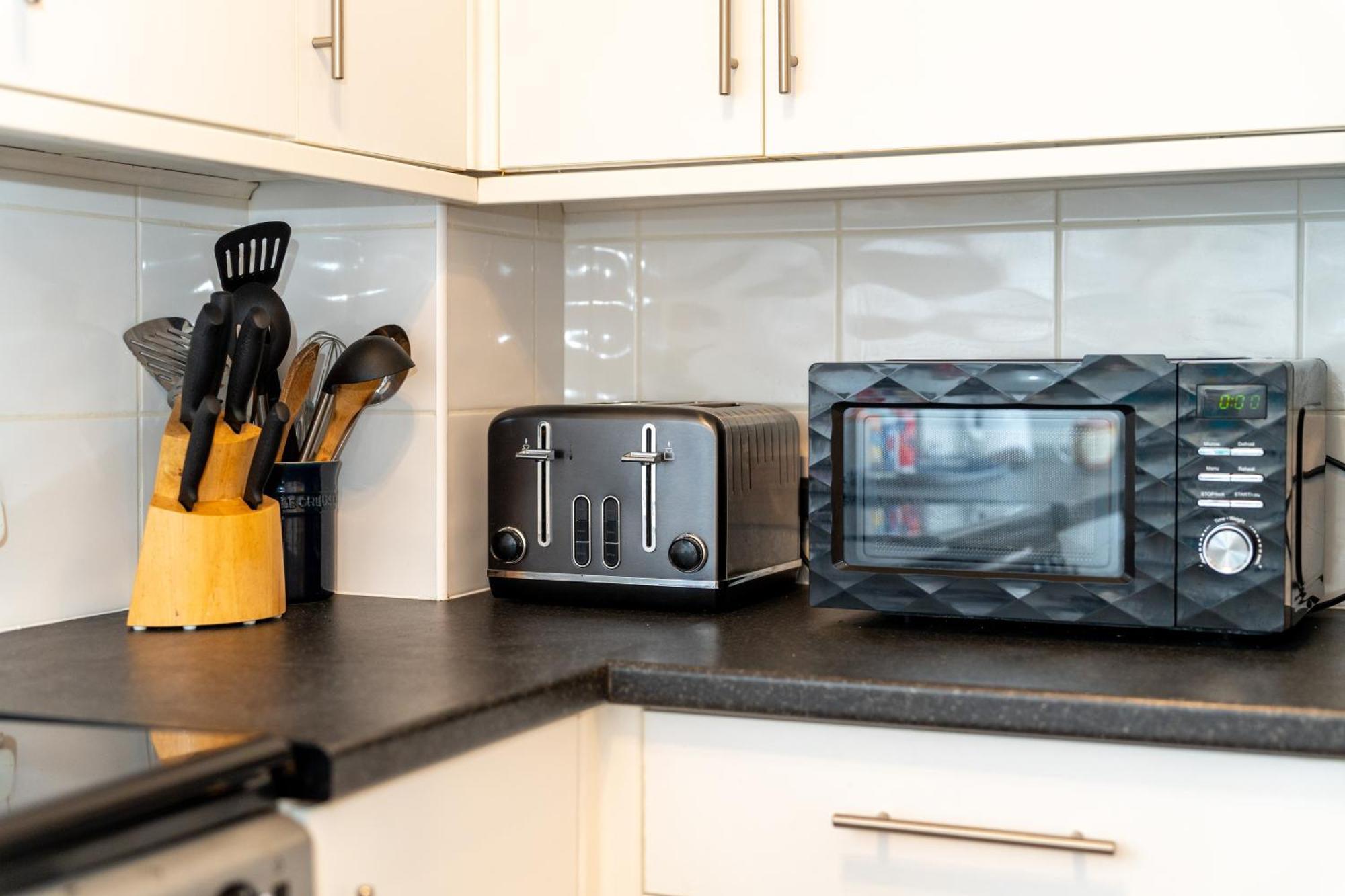 Comfortable And Spacious Superb Holiday Home In Llanelli, Dog Friendly Exteriör bild
