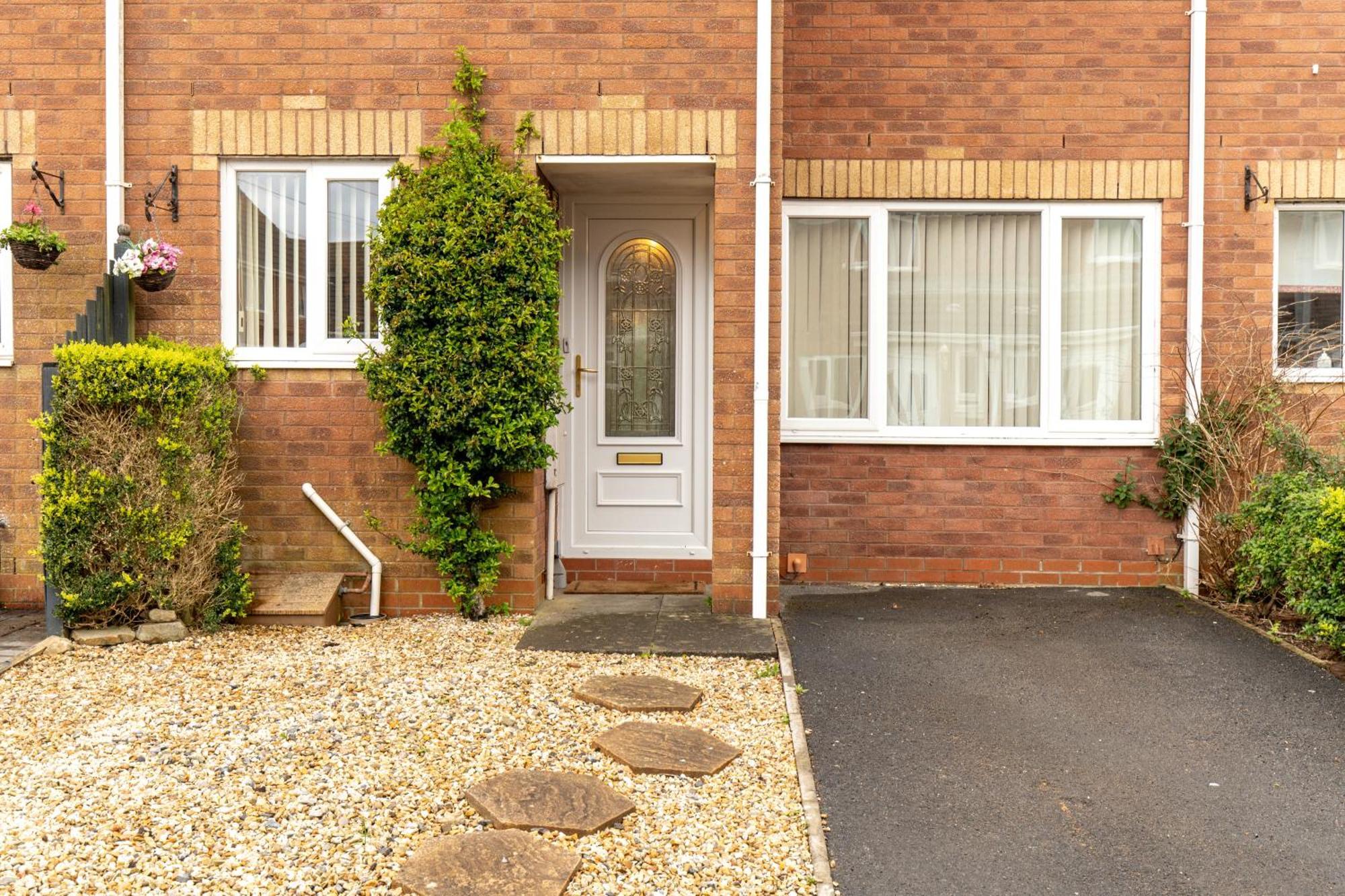 Comfortable And Spacious Superb Holiday Home In Llanelli, Dog Friendly Exteriör bild