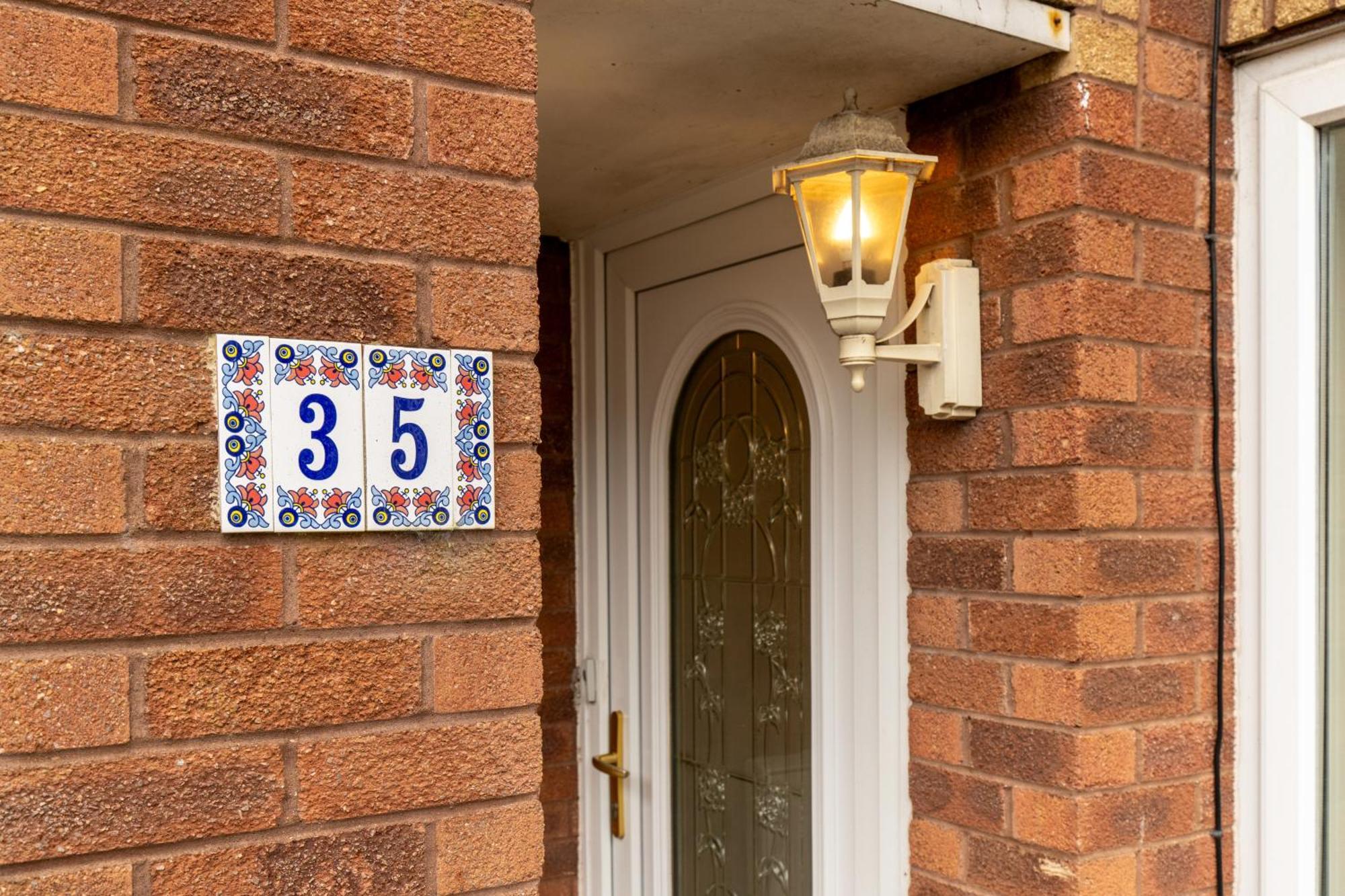 Comfortable And Spacious Superb Holiday Home In Llanelli, Dog Friendly Exteriör bild