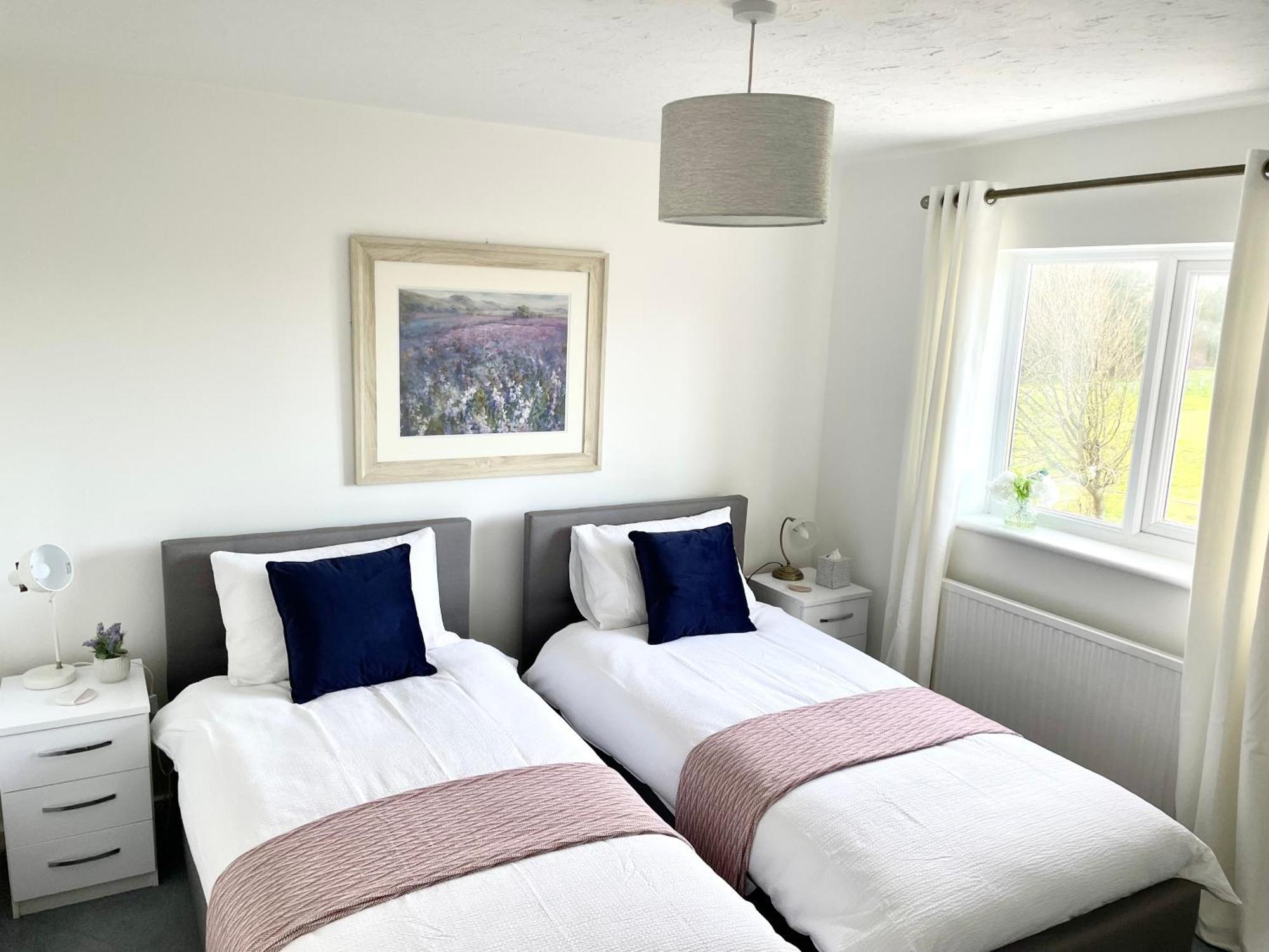 Comfortable And Spacious Superb Holiday Home In Llanelli, Dog Friendly Exteriör bild