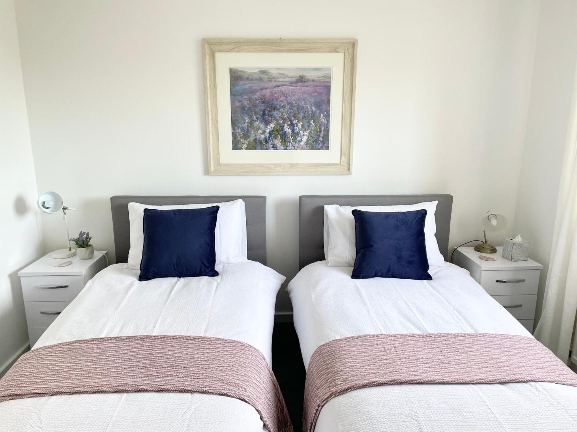 Comfortable And Spacious Superb Holiday Home In Llanelli, Dog Friendly Exteriör bild